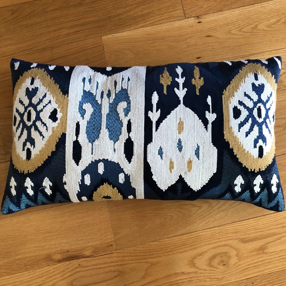 Decorative Accent / Throw Pillow, Blue Gold White